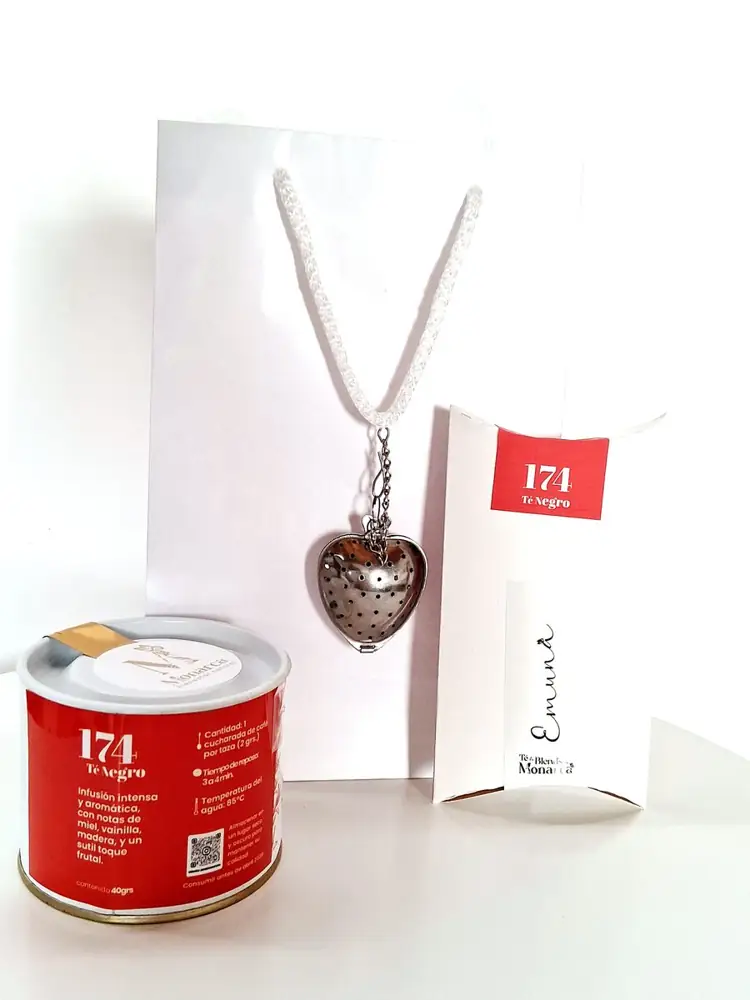 Lata roja Emuná 174, té negro, con sobre y filtro de corazón