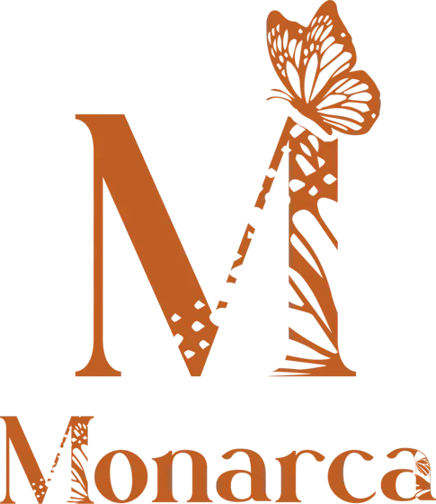 Monograma M de Monarca con una mariposa posada