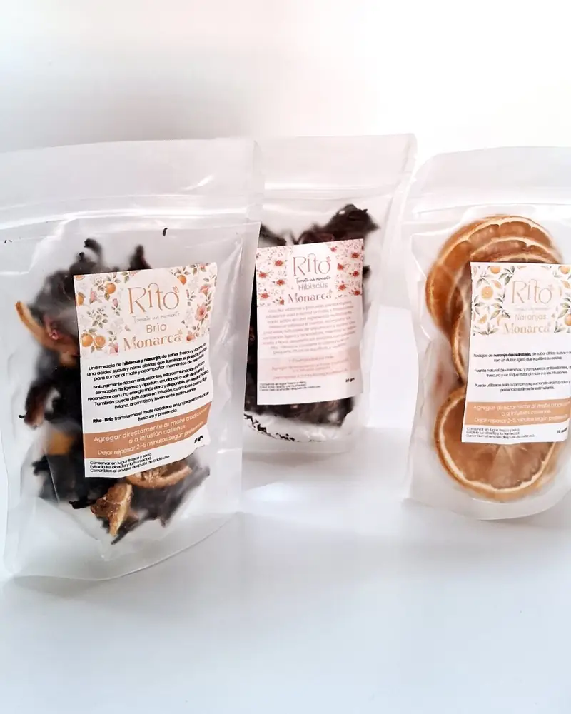 Tres doypacks de Rito: Brío, Hibiscus y Naranjas deshidratadas